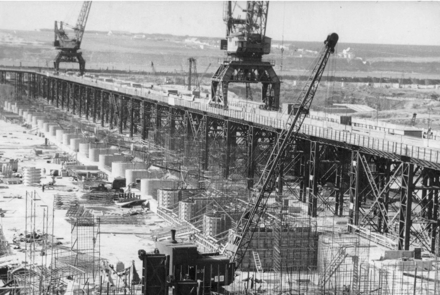 Construction of the Kakhovka HPP, August 20, 1954. Credit: CCAEA/Facebook