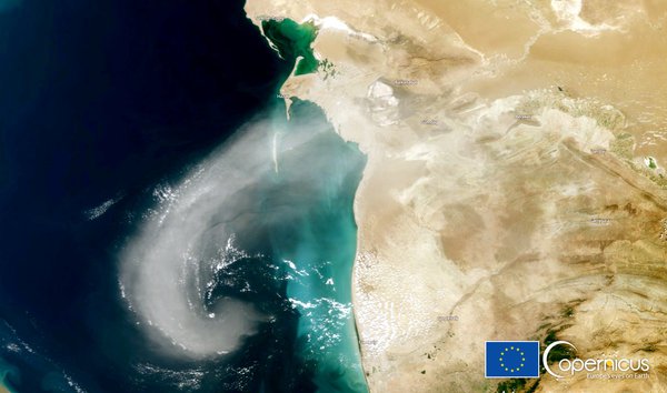 Супутникове фото дня: пилова буря над Каспійським морем