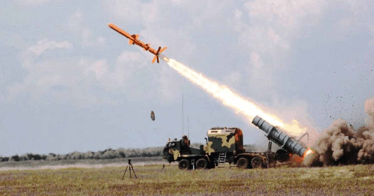 Пуск протикорабельної ракети Р-360 ракетного комплексу «Нептун» 17 червня 2020 року. Фото: Генеральний штаб ЗСУ