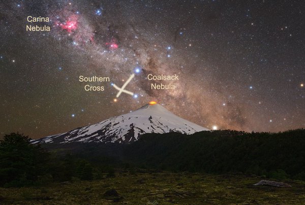 Масштабна краса: Південний Хрест над чилійським вулканом