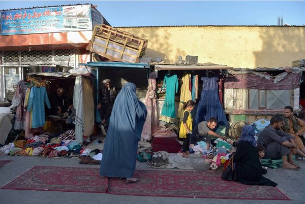 Після приходу Талібану ціни на все в бідному Афганістані підскочили, попереджують про "гуманітарну катастрофу"