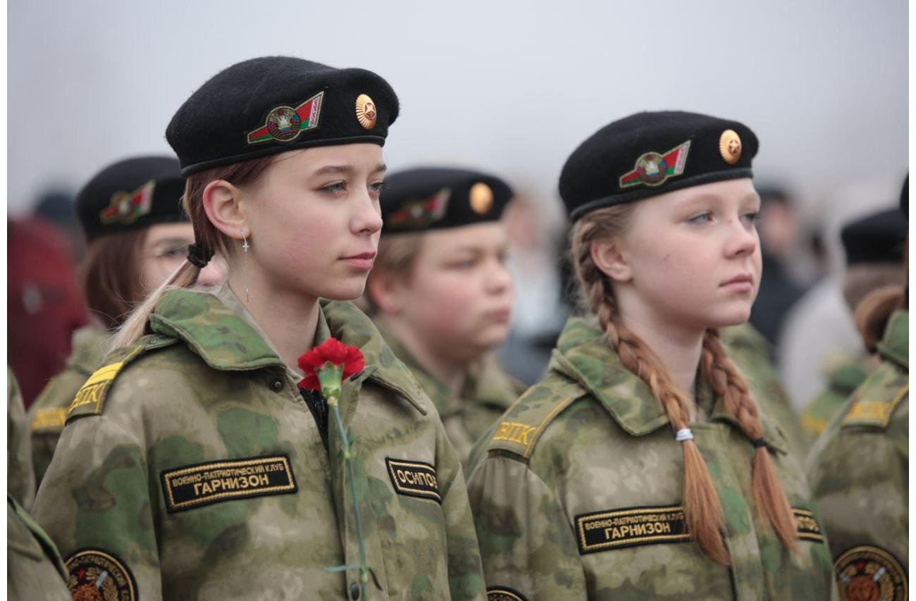 51-ша гвардійська артилерійська бригада готує дівчаток до служби