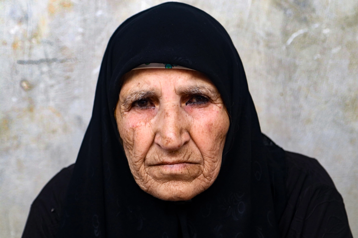 80-літня біженка з Сирії Ghatwa al-Mohommad у таборі для внутрішньо переміщених осіб у Сирії поблизу турецького кордону. Фото Ahmad al-Atrash/AFP