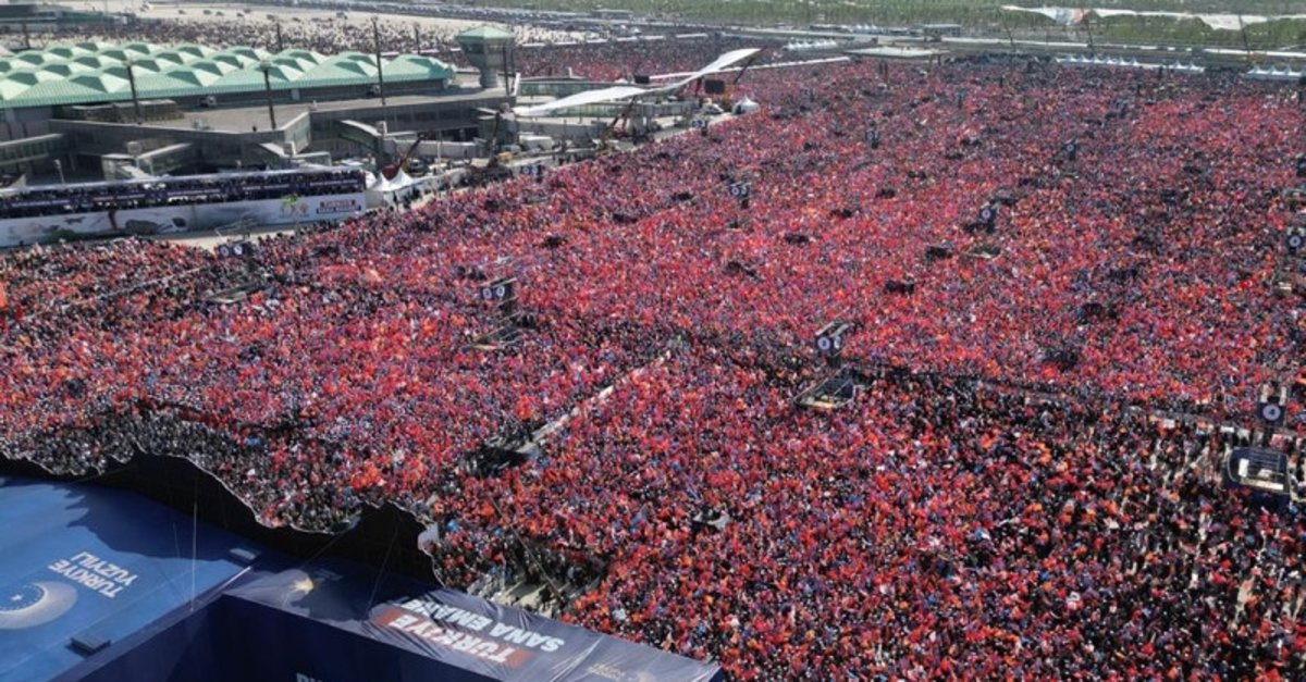 Мітинг прихильників Ердогана на території аеропорту ім. Ататюрка в Стамбулі. 7 травня 2023 року. Скріншот з відео: anews.com.tr