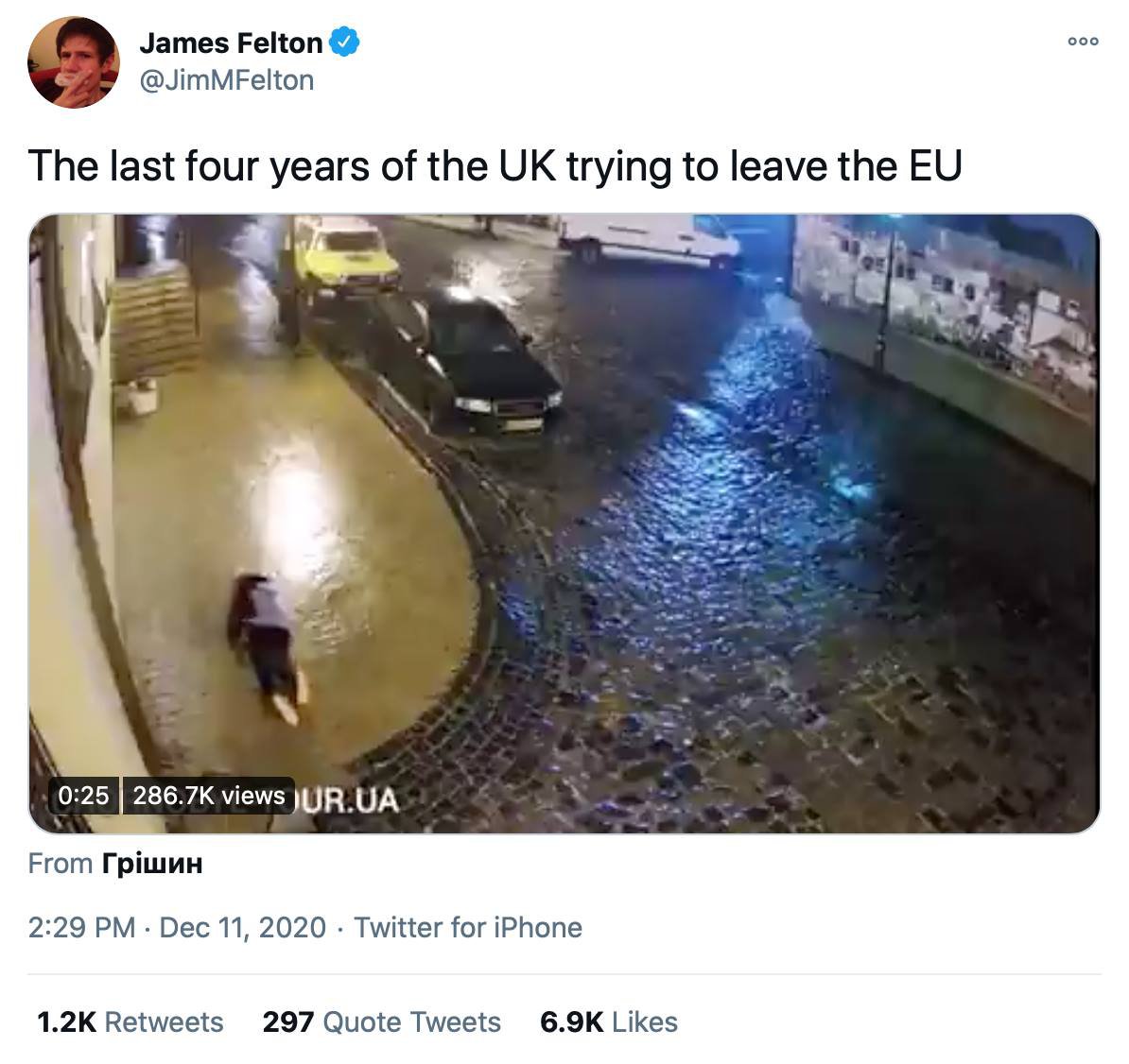 Скріншот відео з Андріївського узвозу, підпис: "Як Британія останні чотири роки намагається вийти з ЄС"