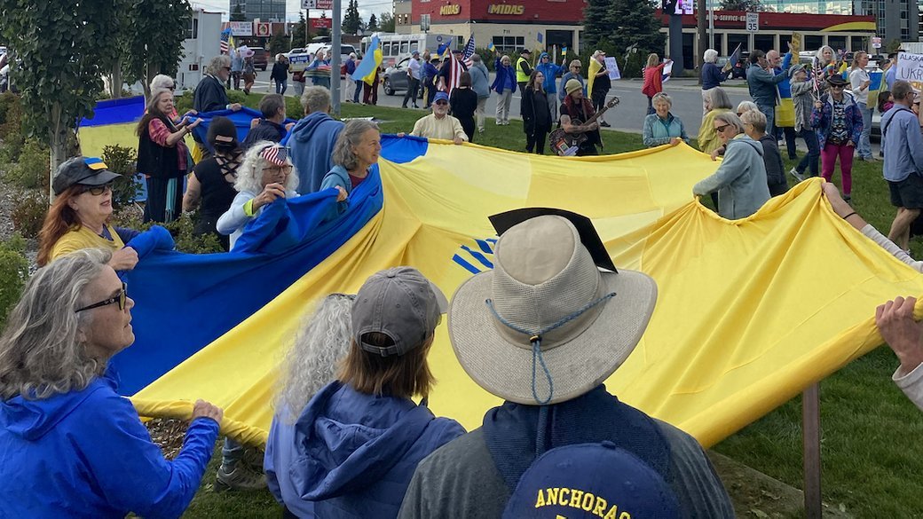 В Анкориджі на Алясці відбувся проукраїнській мітинг напередодні саміту Трампа та Путіна, 14 серпня (за місцевим часом) 2025 року. Фото: Суспільне