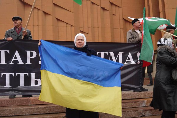 Москва залякує татарську письменницю, яка підтримала Україну