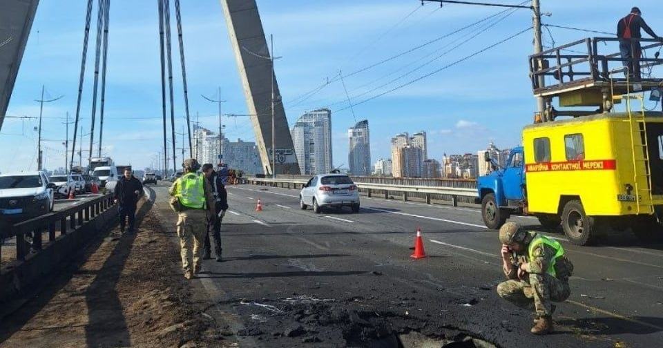 Києву потрібен план. Обстріли мостів через Дніпро вимагають швидких дій
