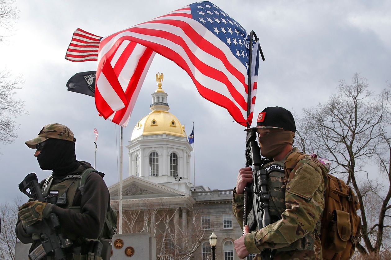 Озброєні трампісти в Нью-Гемпширі, фото WINSLOW TOWNSON/ASSOCIATED PRESS
