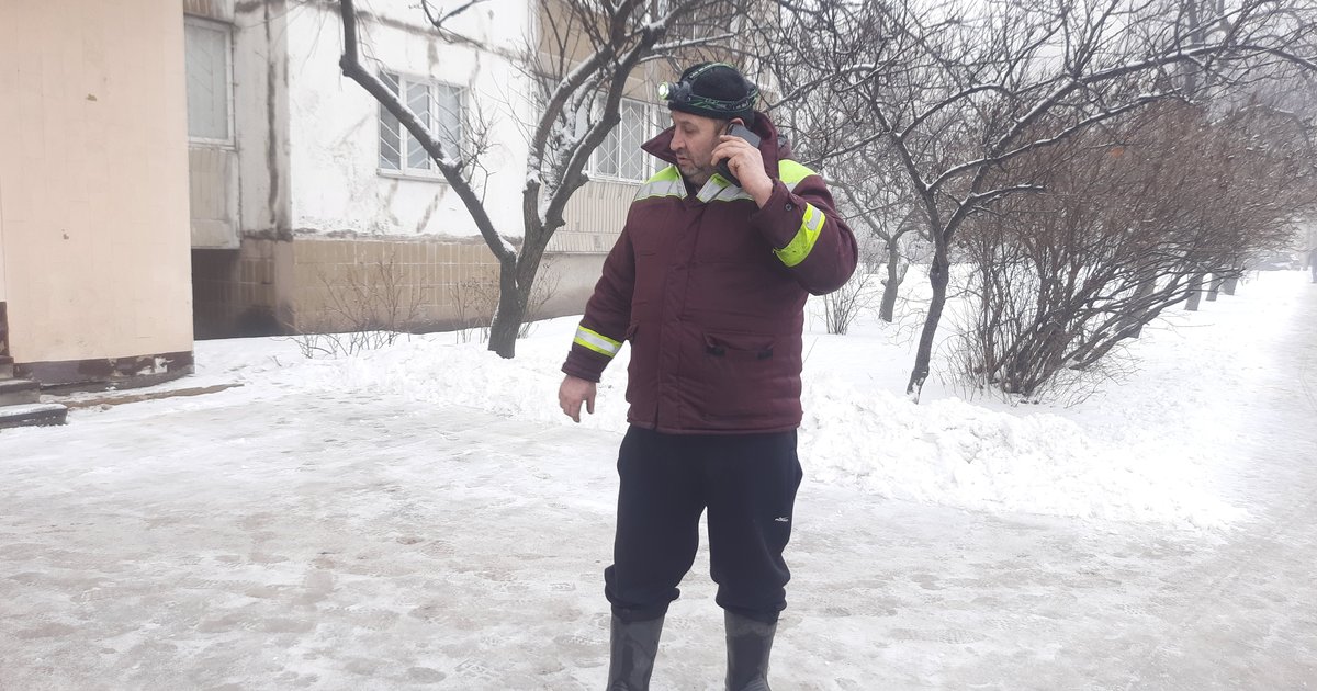 «Шо там, Славік?». Весела розповідь про один день сантехніка в епіцентрі комунального апокаліпсиса