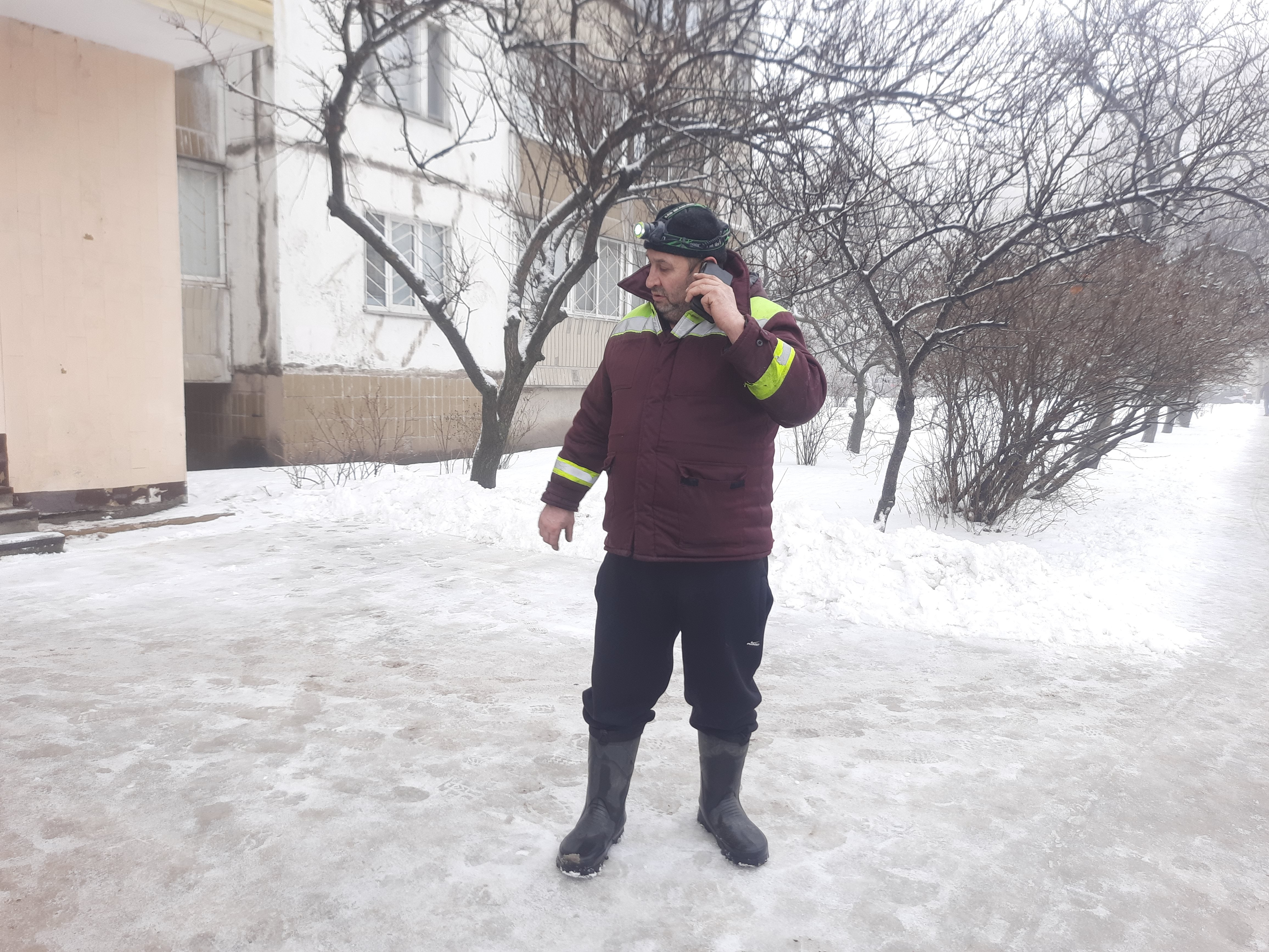 Сантехнік Славік у троєщинських дворах Києва