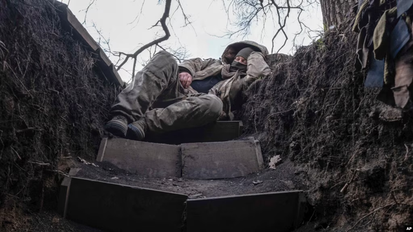 Why Ukrainians soldiers haven't left their combat positions for months