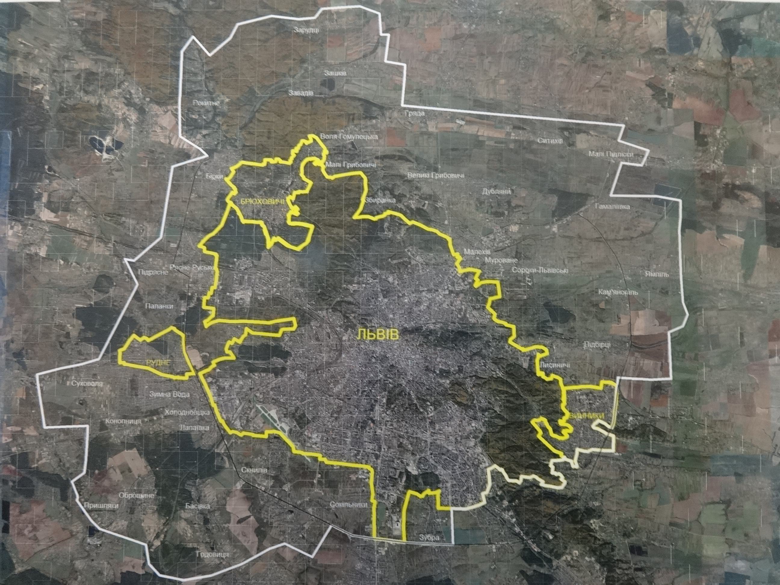 Жовті межі – сучасна Львівська об'єднана територіальна громада, білі – пропоновані у 2020 році