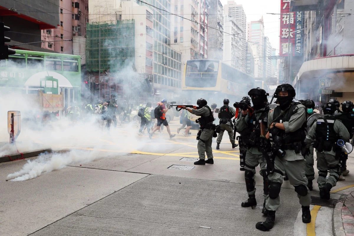 Поліція розганяє протести проти нового порядку, кінець травня 2020: фото South China Morning Post