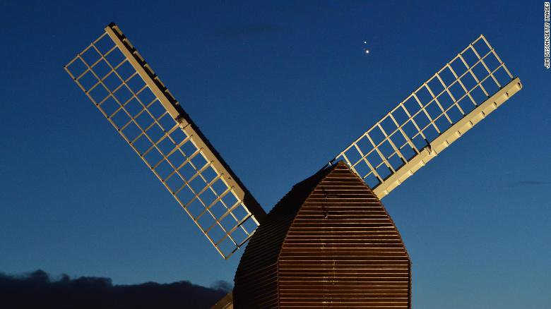 Дві планети та Brill Windmill, Англія: CNN