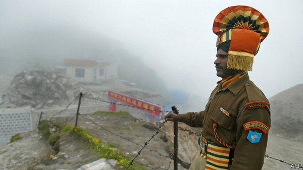 Фото дня: Індія та Китай, які володіють ядерною зброєю, почали сутички на кордоні в Гімалаях