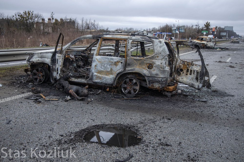2.jpg The first photos of the murders on the Zhytomyr highway shocked Ukrainians. They were made by the well-known reporter Stas Kozliuk, who went on April 3 to check whether this road was free. According to Stas, the photo was taken 20-25 km from Kyiv.