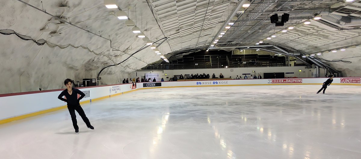 Підземна льодова арена. Фото: InsideSkating.net