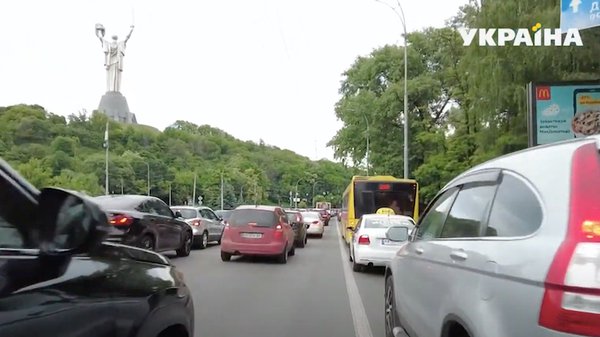 Експеримент: як у Києві швидше подолати годину пік – авто, метро чи велосипедом?