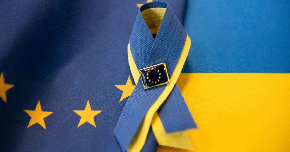Від "Дня побєди" до Дня  Європи: як  Україна звільнялася від "побєдобєсія". Хронологія від 2014 року