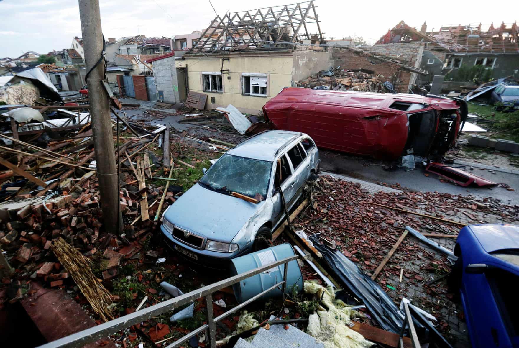 Наслідки торнадо (!) в Чехії (!) David Černý/Reuters