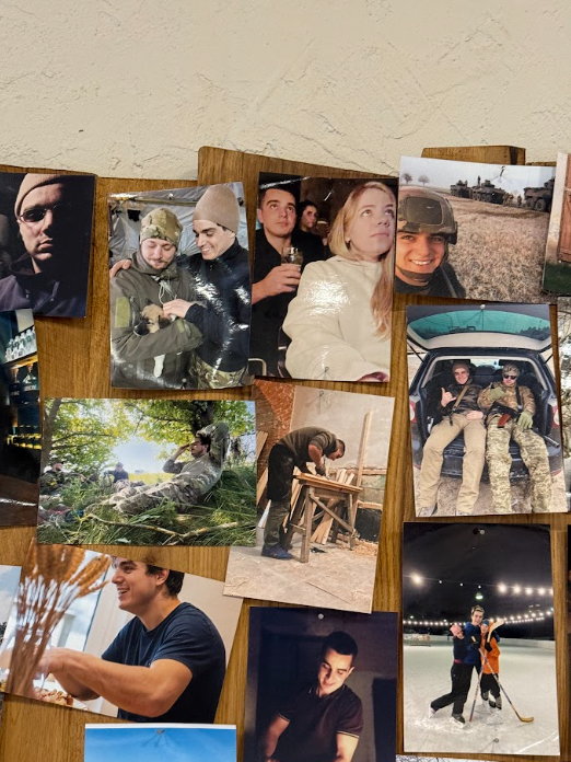 На роковини загибелі рідні передали до кафе сотні фотографій Дмитра — тепер вони прикрашають одну зі стін закладу