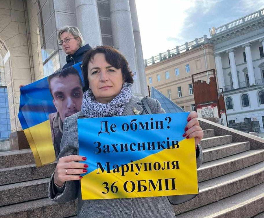 Тетяна Харченко, мама Дениса Харченка, під час однієї з акцій із закликом про обмін захисників Маріуполя