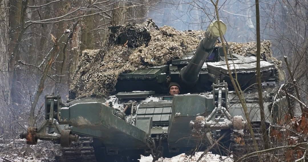 День когда можно пойти в. Когда пытаешься собрать друзей пойти погулять. День когда можно пойти в. Праздник в городе. День когда можно пойти в.