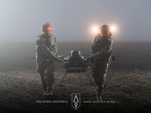 Дронова війна: китайські розробки для росіян, українські бомбери та як збивати "шахеди"