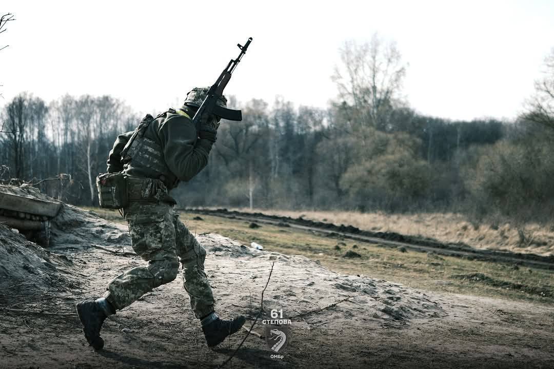 Навчання з новобранцями у 61 окремій механізованій Степовій бригаді. Джерело: Генштаб ЗСУ