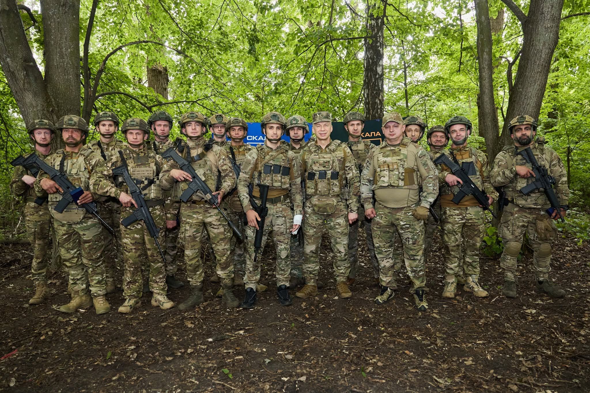 Ексголовком Сирський з полком "Скеля". Фото: СКЕЛЯ 425
