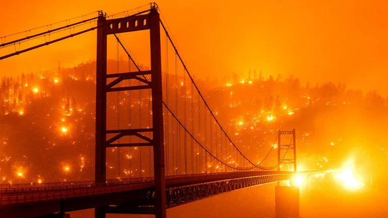 У кінці вересня тривали п'ять із найбільших пожеж в історії Каліфорнії: фото Noah Berger/AP