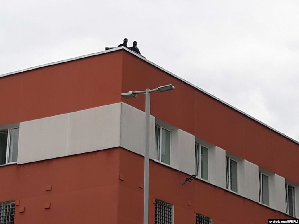 Тюрма на Акрэсьціна в Мінську: ймовірно, це снайпери