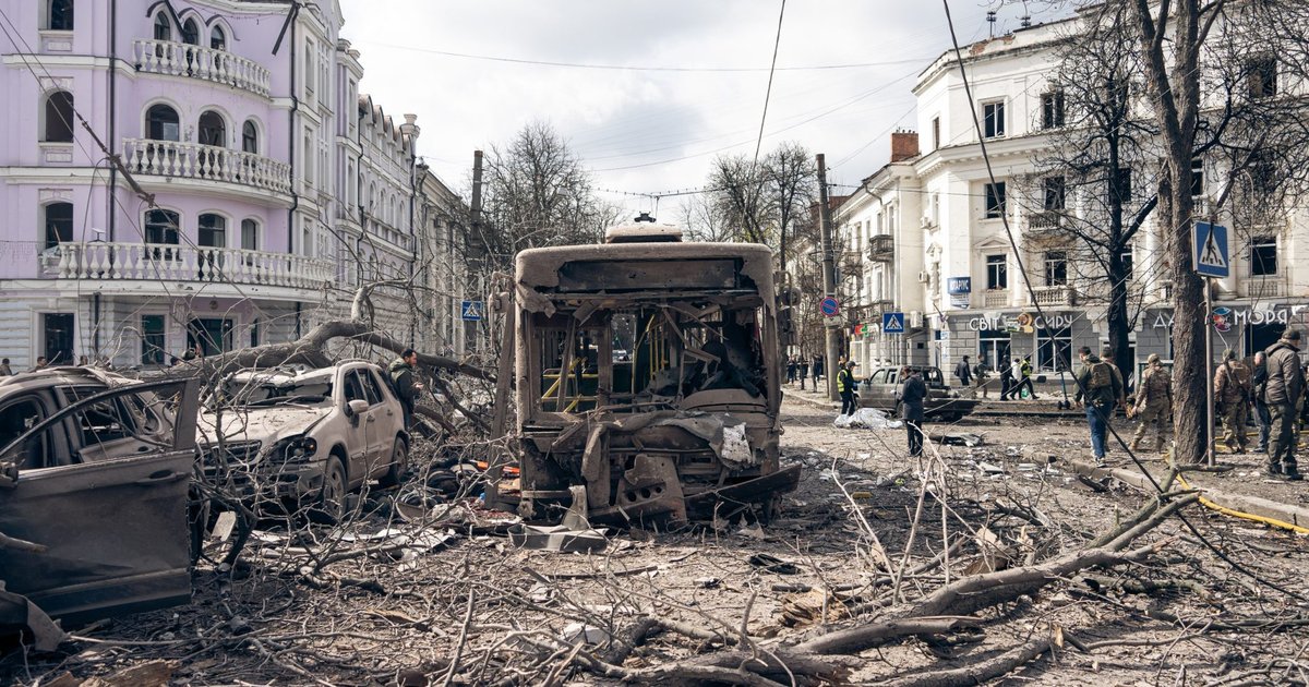 Удар по Сумах: що розповіли очевидці про воєнний злочин РФ. Перші кадри з місця атаки (ВІДЕО)