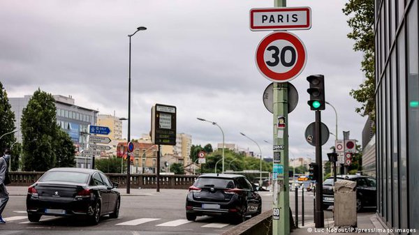 Париж обмежив швидкість до 30 км/год