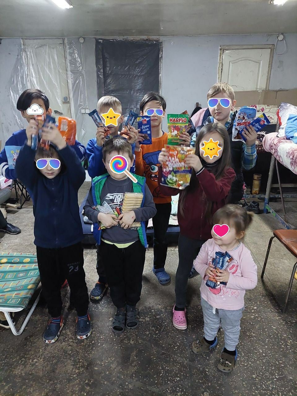 Діти, що отримали гуманітарну допомогу від "Станції "Харків"