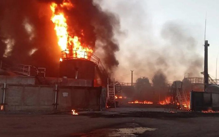НПЗ Лукойлу у Волгограді після атаки безпілотника. Джерело фото: LB