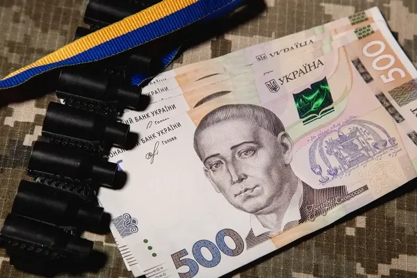 “Краще я не доплачу”. Чому фінансисти ЗСУ “ріжуть” виплати бійцям (спостереження військового)