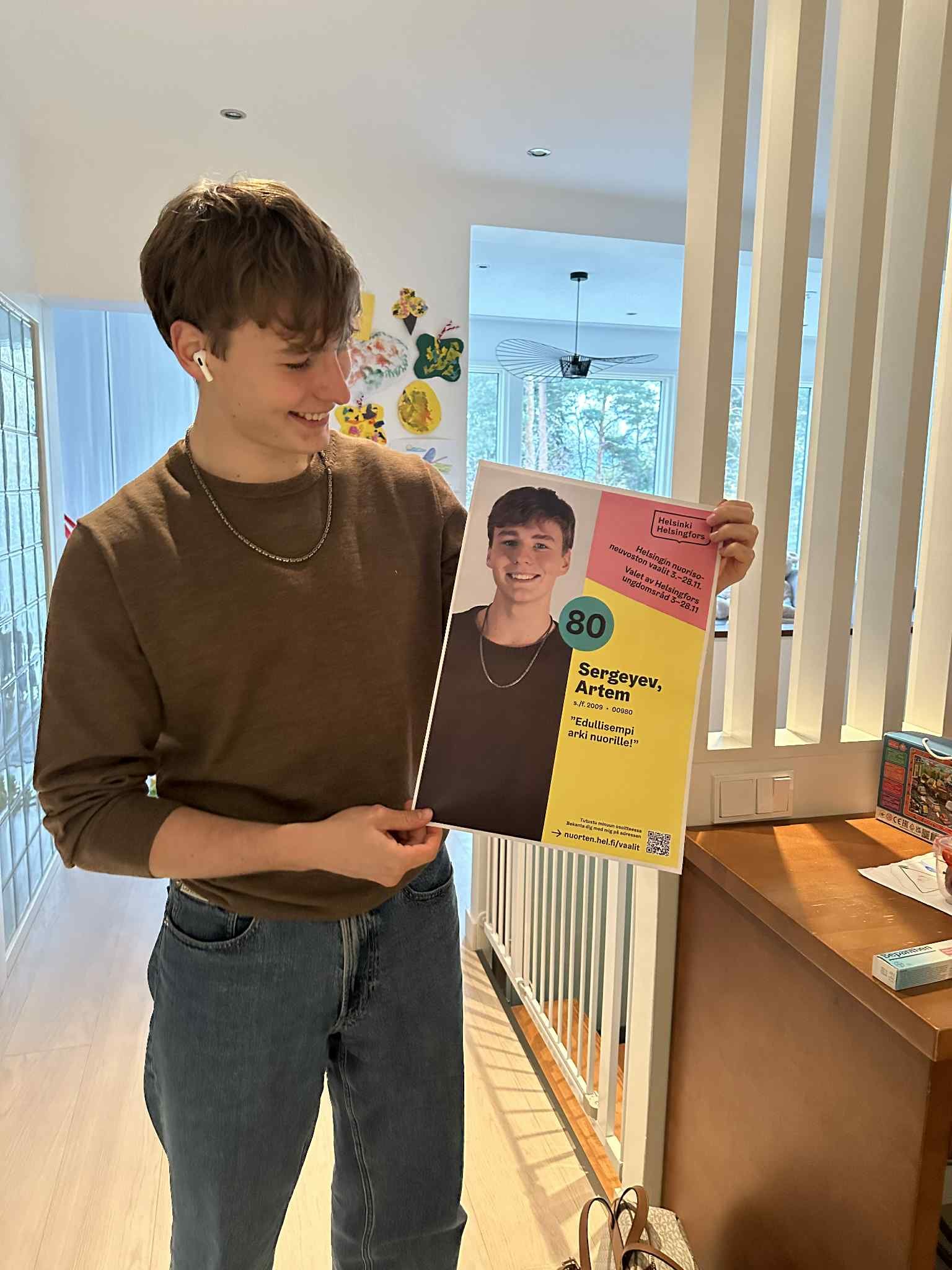 Артем, син Галини, зі своїм передвиборчим плакатом. Фото з особистого архіву