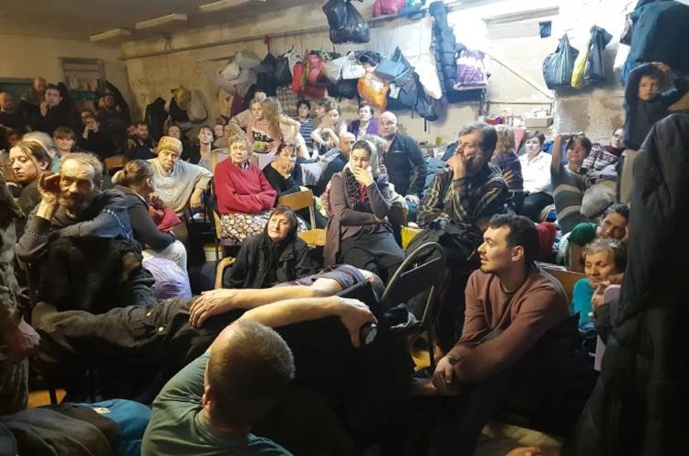 Люди у підвалі у Ягідному. Фото: postimees
