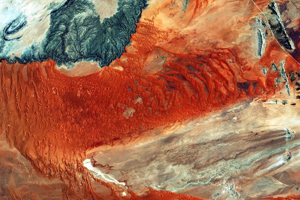 Краса дня: супутникове фото найстарішої пустелі світу