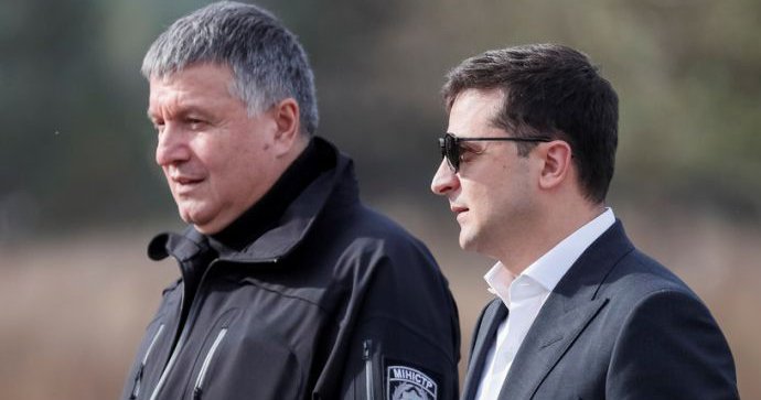 Чому "відставляють" Авакова? «За три тижні пакують трьох депутатів від «Слуги», – розмірковує чиновник ОП