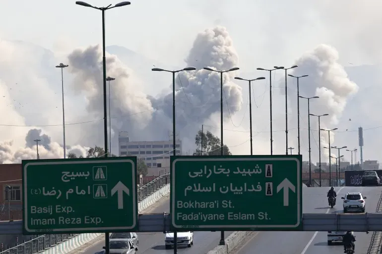 Дим, що піднімається після ударів США та Ізраїлю по Тегерану [Атта Кенаре/AFP]