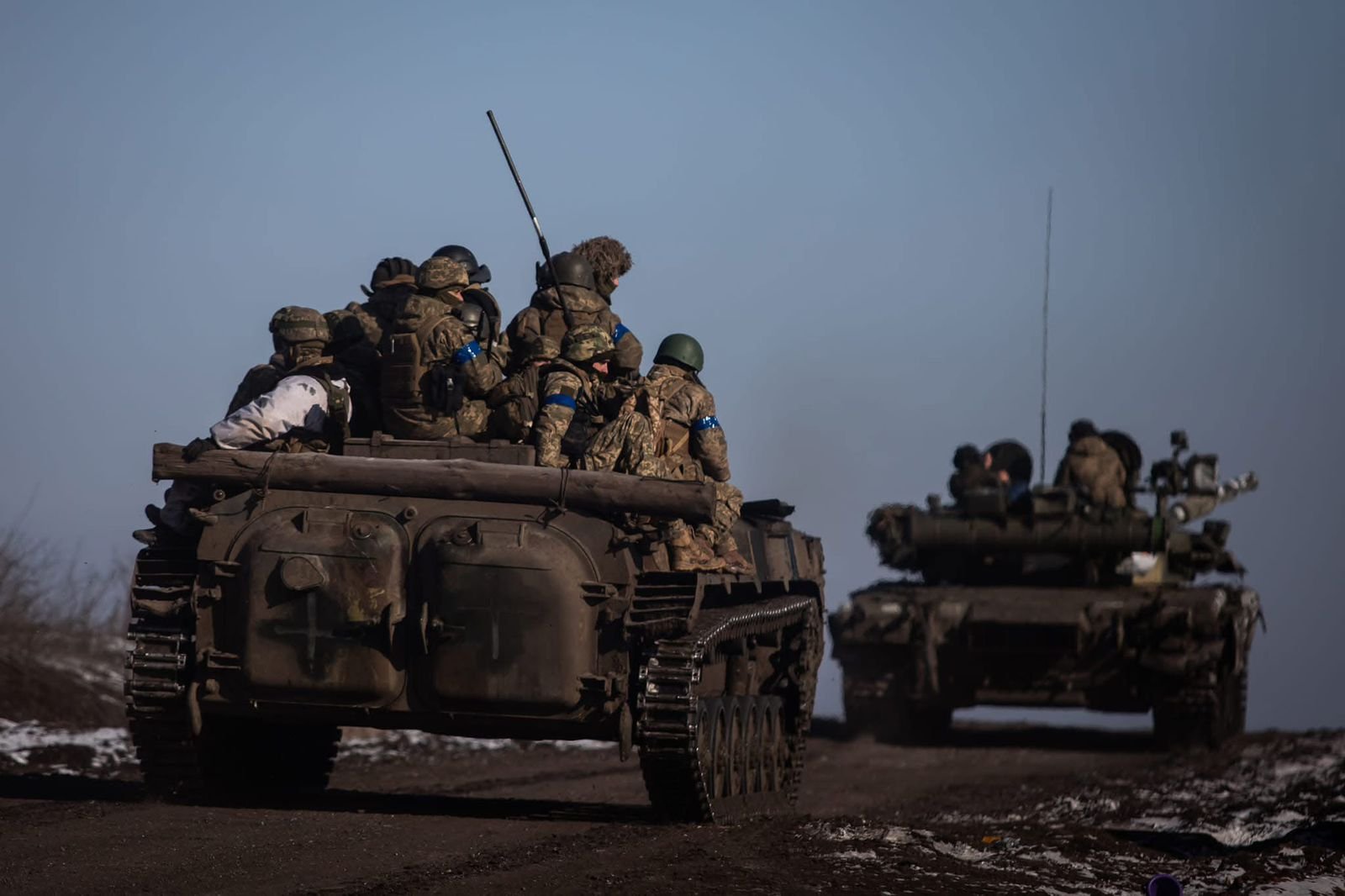 Особовий склад батальйону «Алькатрас» 93-ї ОМБр «Холодний Яр» на бронетехніці висувається в район виконання бойового завдання