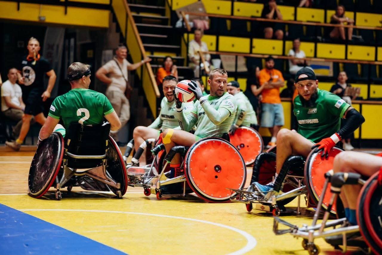 Гра в баскетбол на колісних кріслах. Фото: «Вечірній Київ»