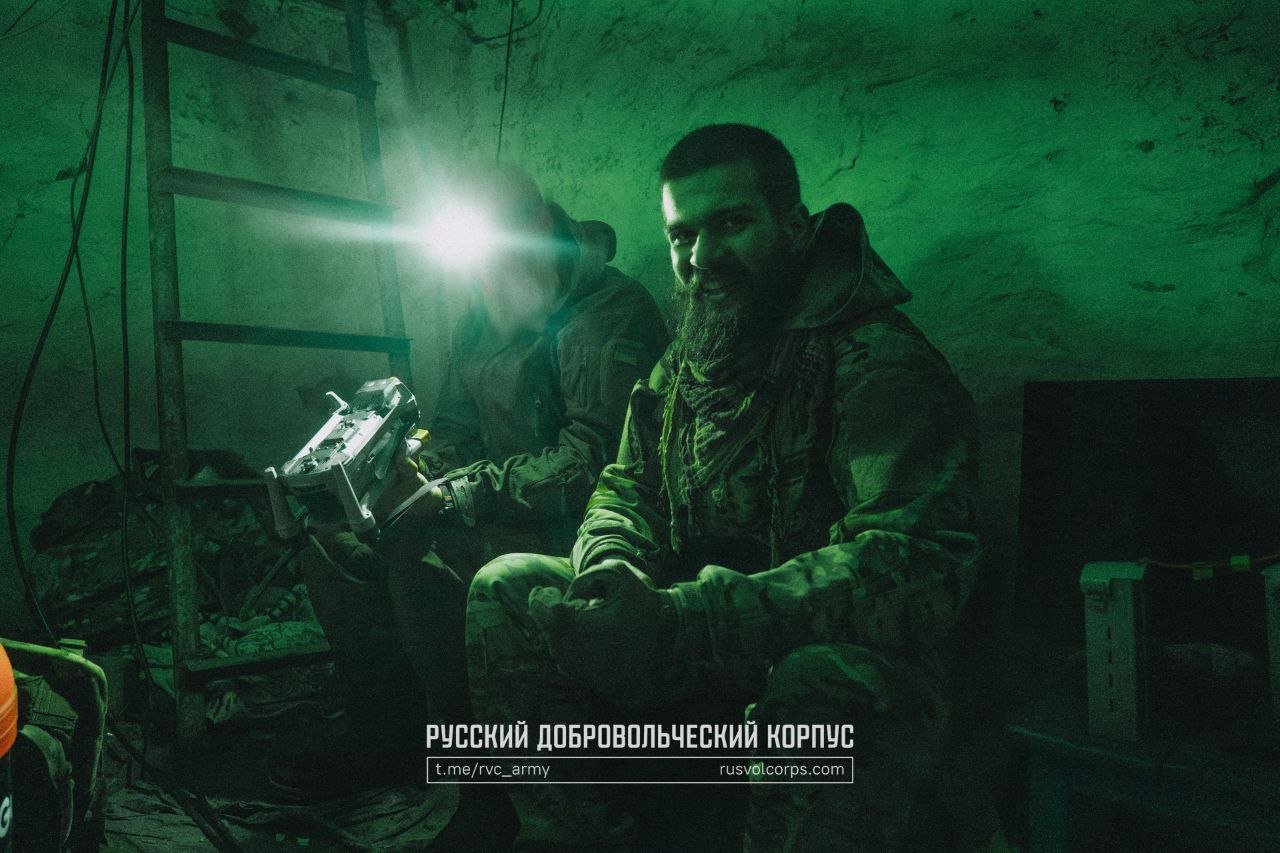 Бійці Російського добровольчого корпусу