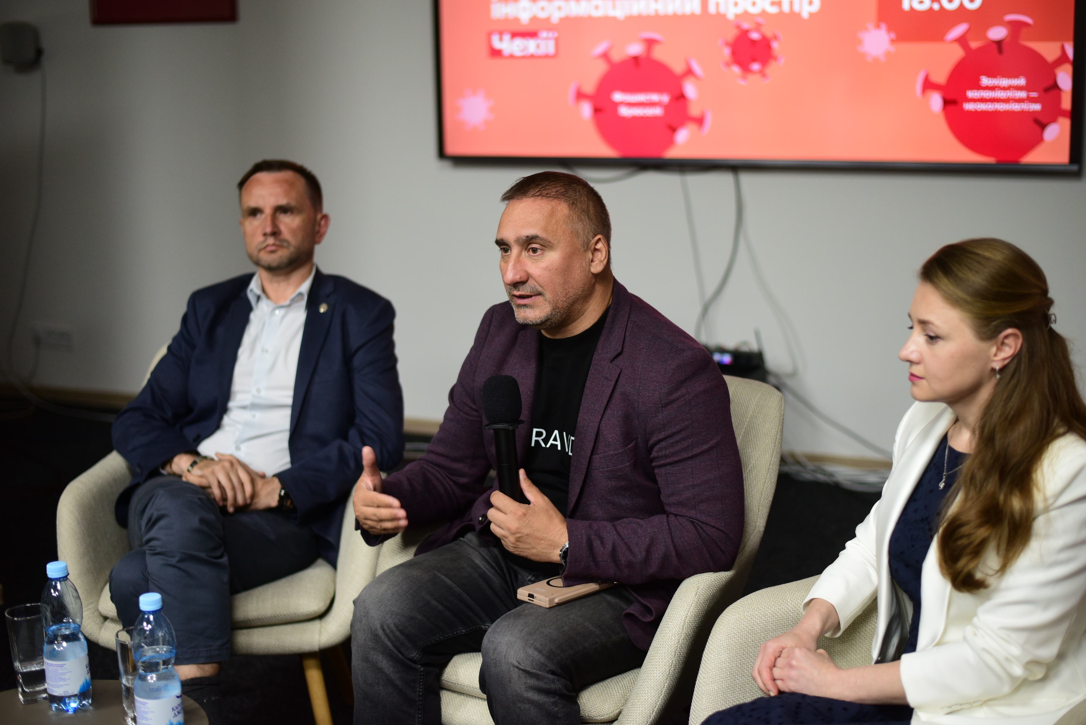 Ігор Соловей — керівник Центру стратегічних комунікацій (у центрі)