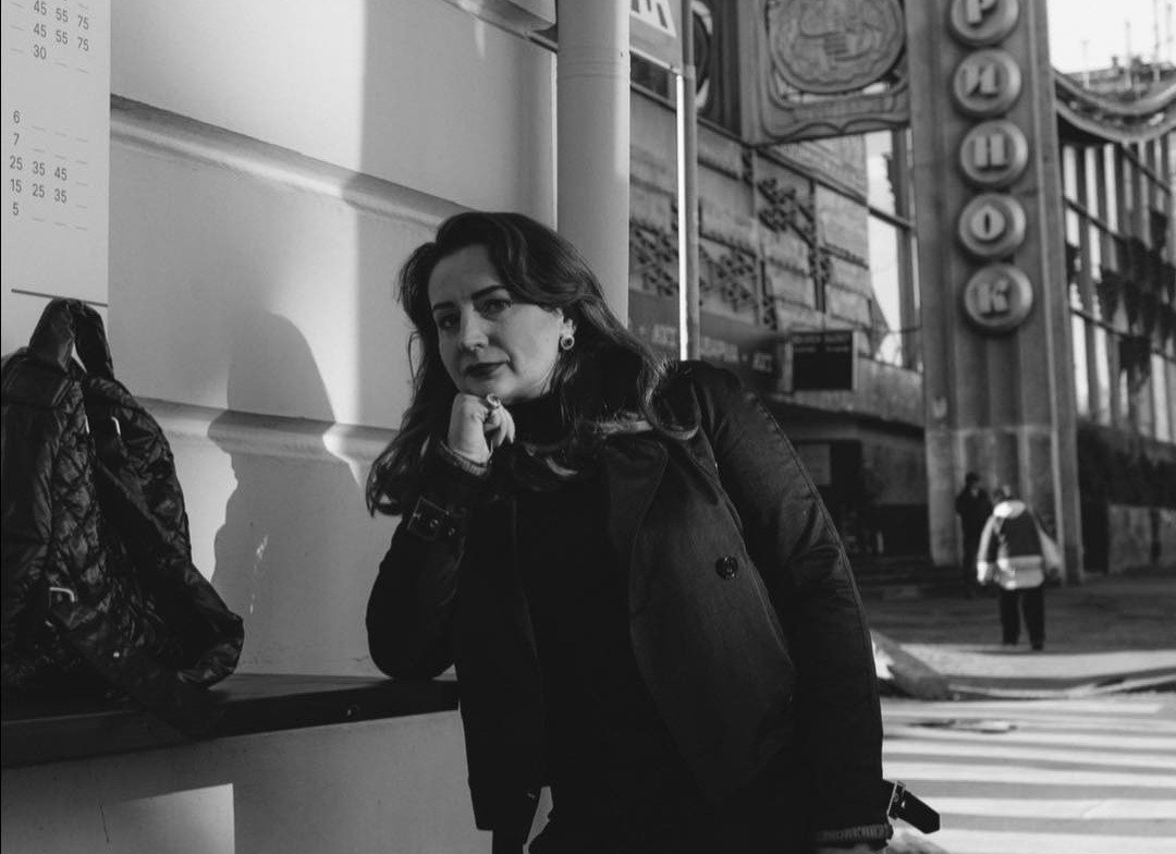 Дар’я Павловська на київському Подолі біля Житнього ринку