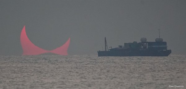 Астрономічне фото дня. Без пояснень і не зрозумієш, що відбувається