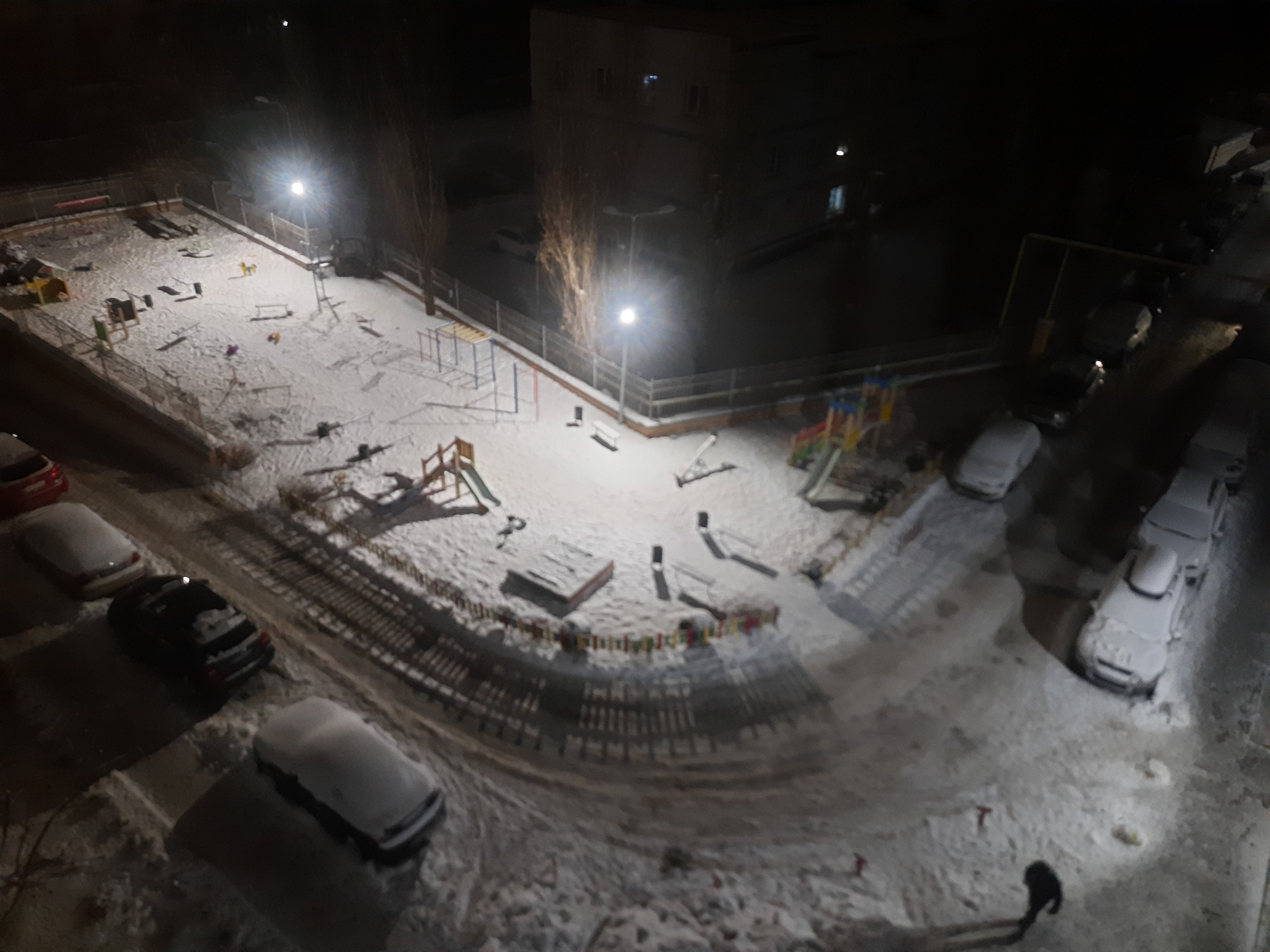 Двір будинку на вулиці Аболмасова